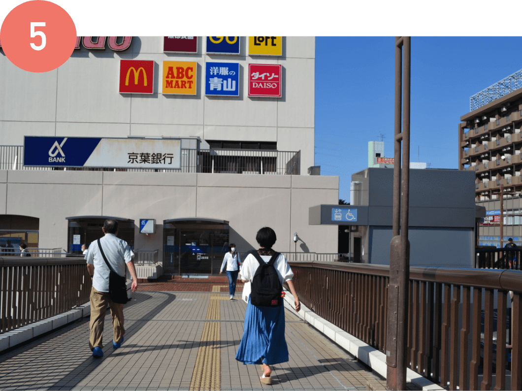 船橋駅のロータリーの写真