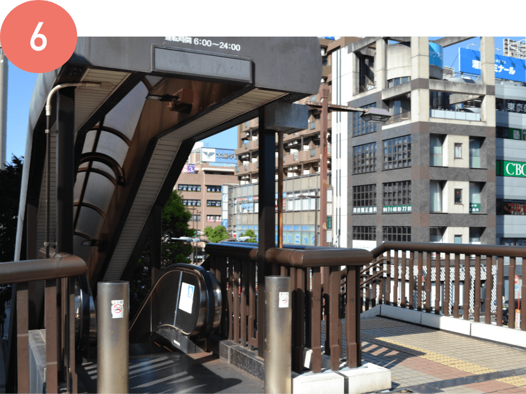 船橋駅のエスカレーターの写真